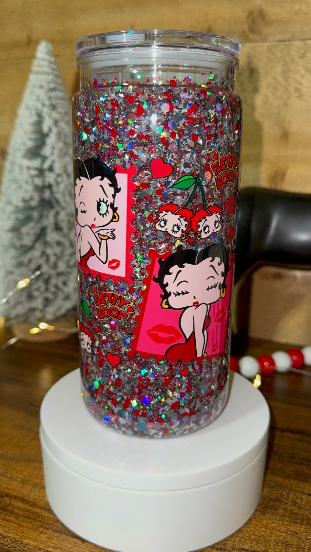 Betty Snowglobe cup