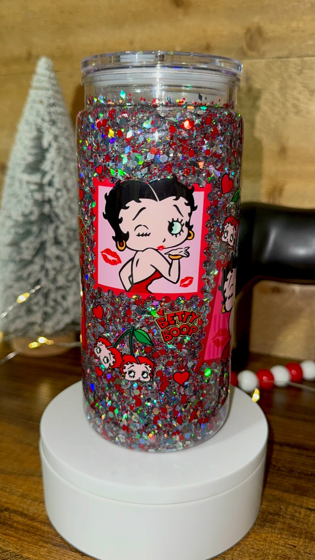 Betty Snowglobe cup